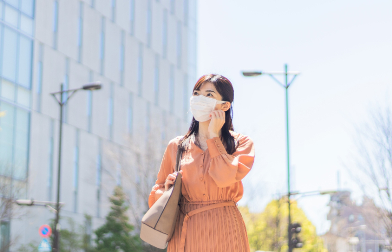 虫歯治療のため通院する女性