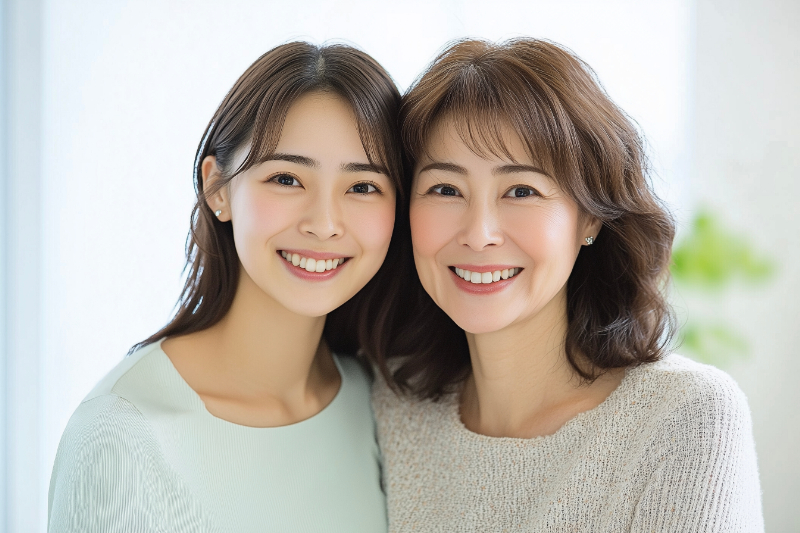 美しい歯を見せて笑う女性達