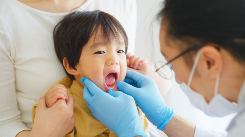 虫歯の治療に訪れた男の子