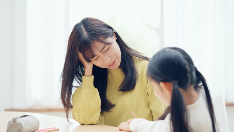 インビザライン・ファーストの治療期間が延びて落ち込む親子