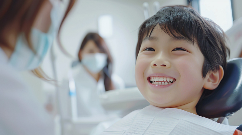 歯並びを整えるためにMFTの指導を受けにきた子ども