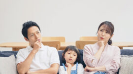 子どもの歯並びが悪いとどんなリスクがあるのか疑問を持つ親子