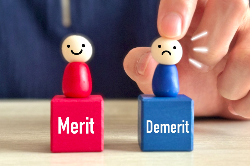 MFTのデメリットを伝える様子